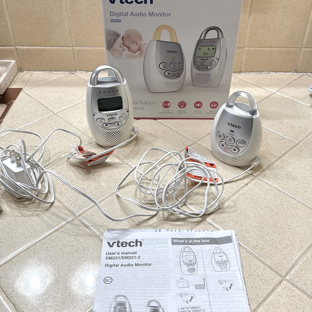 VTECH DM221 Digital Audio Monitor range 1000 ft Vibrating sound alert white New…
